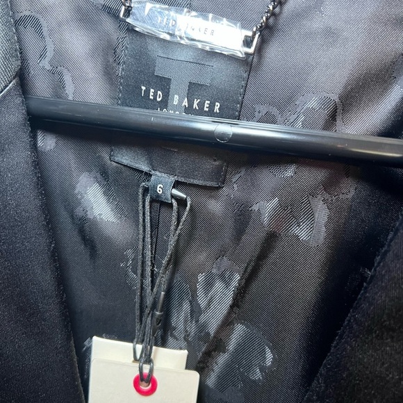 Ted Baker Ariaal Blazer
Size 6
New with tags - Picture 5 of 6